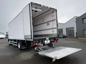 Camion porteur Renault D320 