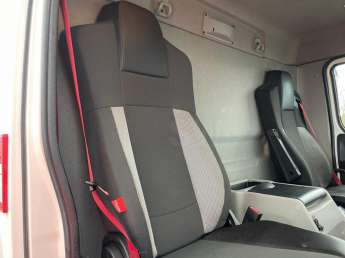 Camion porteur Renault D320 