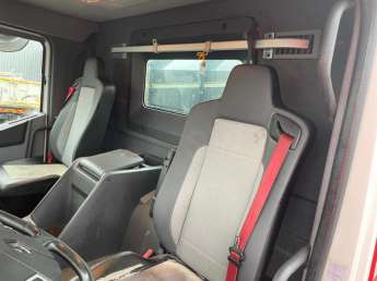 Camion porteur Renault C430 