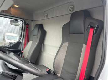 Camion porteur Renault D210 NARROW 