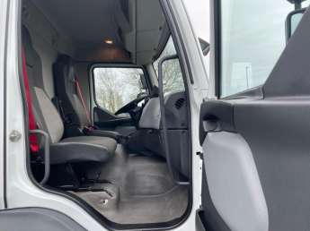 Camion porteur Renault D210 NARROW 