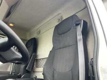 Camion porteur DAF LF 210 