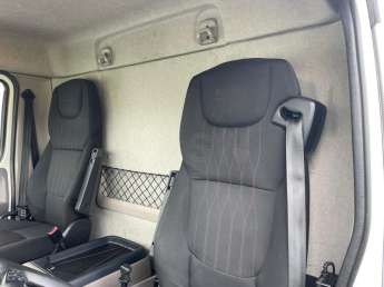 Camion porteur DAF LF 210 