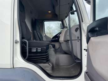 Camion porteur DAF LF 210 