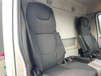 Camion porteur DAF LF 210 