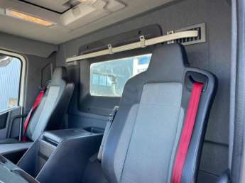 Camion porteur Renault C380 