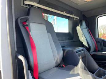 Camion porteur Renault C380 