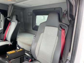 Camion porteur Renault C460 