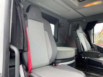 Camion porteur Renault C460 