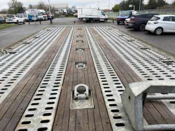 Camion porteur Iveco STRALIS 260S36 