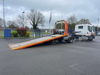 Camion porteur Renault D240 