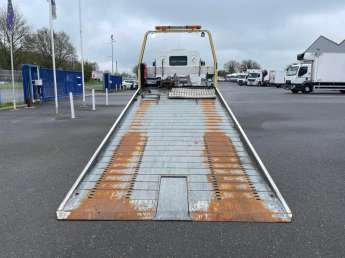 Camion porteur Renault D240 