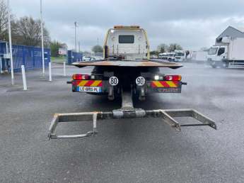 Camion porteur Renault D240 