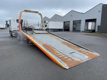 Camion porteur Renault D240 