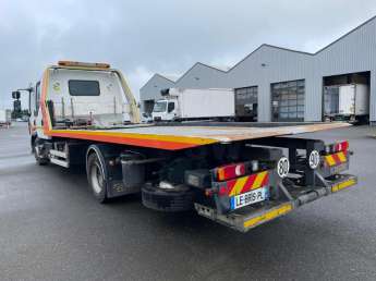 Camion porteur Renault D240 