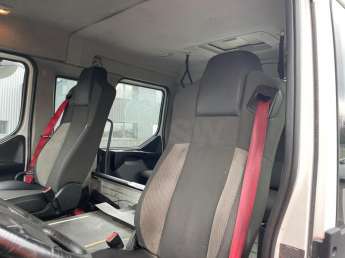 Camion porteur Renault D240 