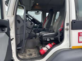 Camion porteur Renault D240 