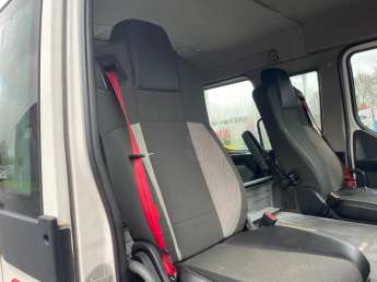 Camion porteur Renault D240 