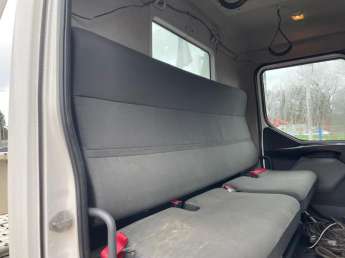 Camion porteur Renault D240 
