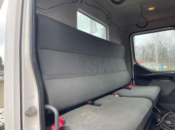 Camion porteur Renault D240 