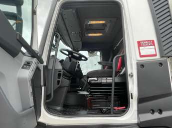 Camion porteur Renault T380 