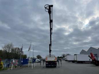 Camion porteur Renault D240 NARROW 