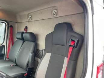 Camion porteur Renault D240 NARROW 