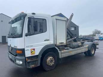 Camion porteur Mercedes ATEGO 13.18 
