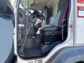 Camion porteur Renault D210 