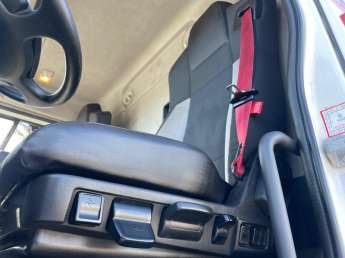 Camion porteur Renault D210 