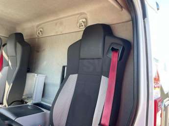 Camion porteur Renault D210 