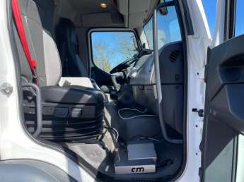 Camion porteur Renault D210 