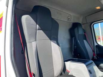 Camion porteur Renault D210 