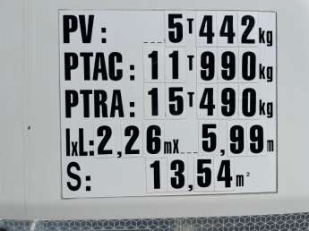 Camion porteur Renault D210 