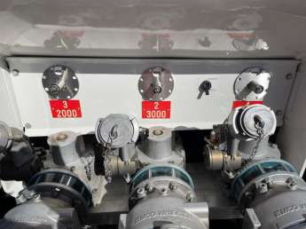 Camion porteur Renault D210 