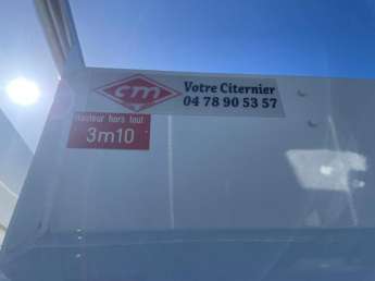 Camion porteur Renault D210 