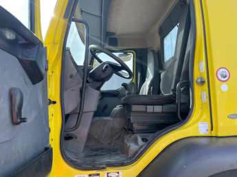Camion porteur Renault MIDLUM 220.14 