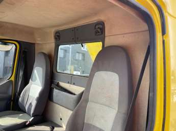 Camion porteur Renault MIDLUM 220.14 