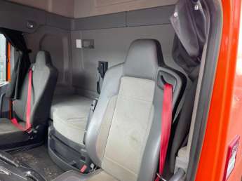 Camion porteur Renault T460 