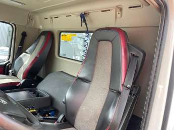 Camion porteur Volvo FMX 460 