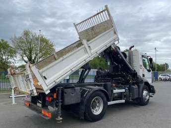 Camion porteur Renault D250 