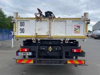 Camion porteur Renault D250 