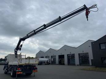 Camion porteur Renault D250 