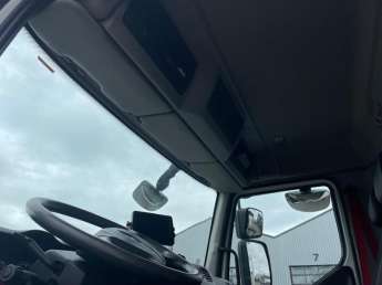 Camion porteur Renault D250 