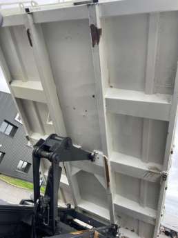 Camion porteur Renault D250 