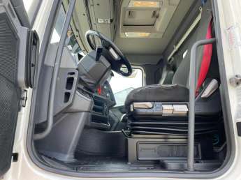 Camion porteur Renault C380 