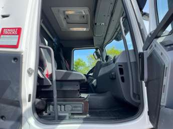 Camion porteur Renault C380 