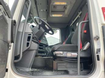 Camion porteur Renault C380 