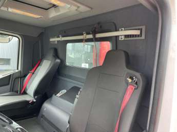 Camion porteur Renault C380 