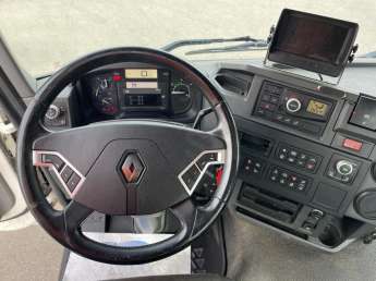 Camion porteur Renault C380 